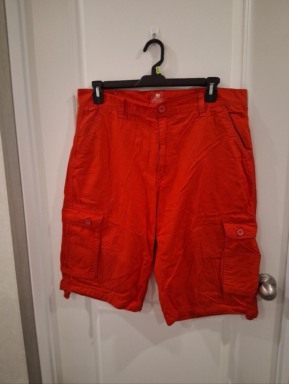 mark. Men's Cargo Shorts in Bright Red Size 38
